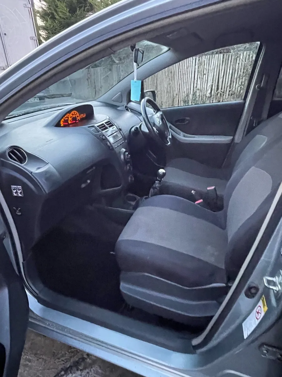 Toyota Yaris 2450€ - Image 3