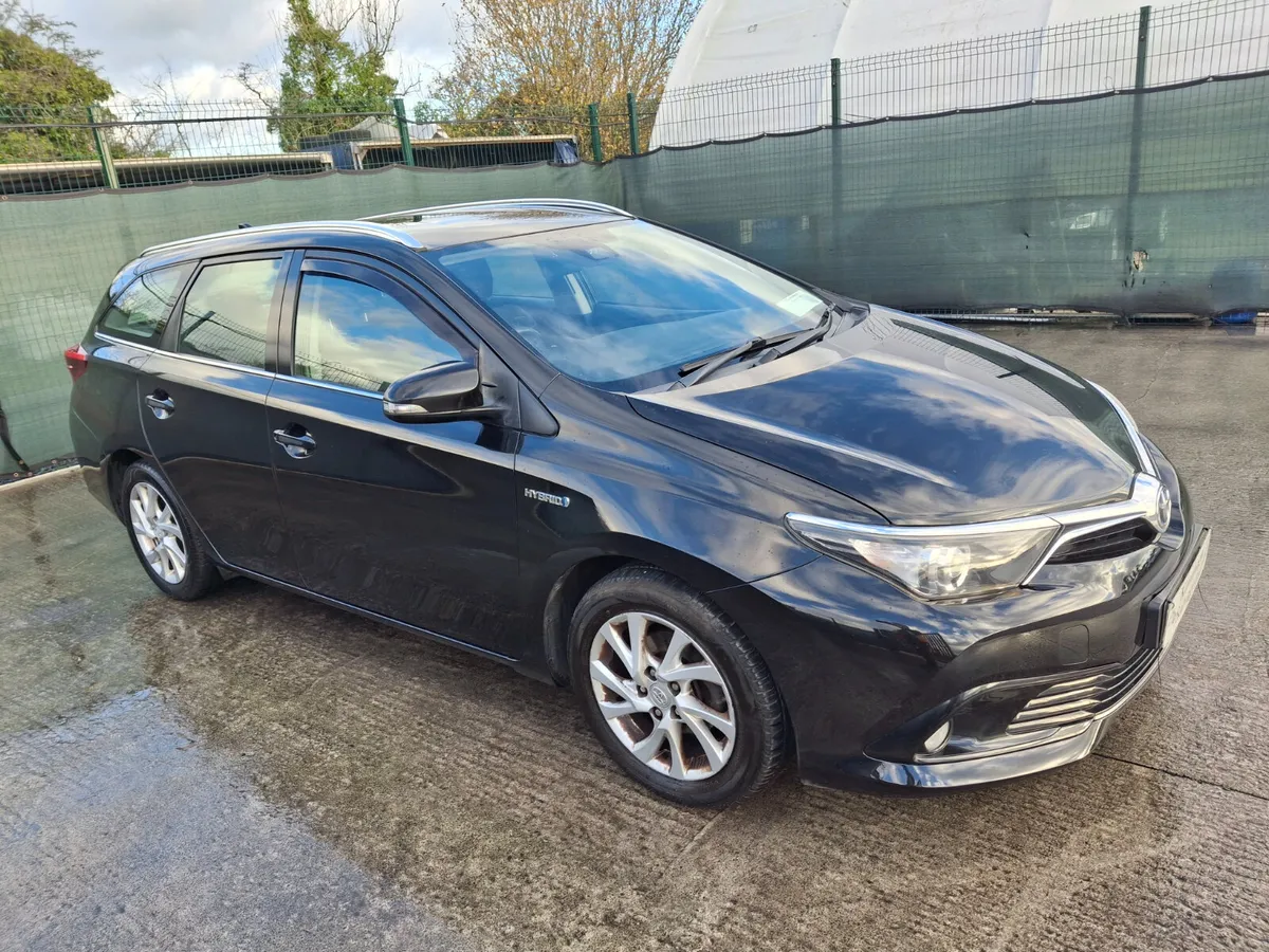 *182 Toyota Auris  Hybrid  Automatic - Image 1