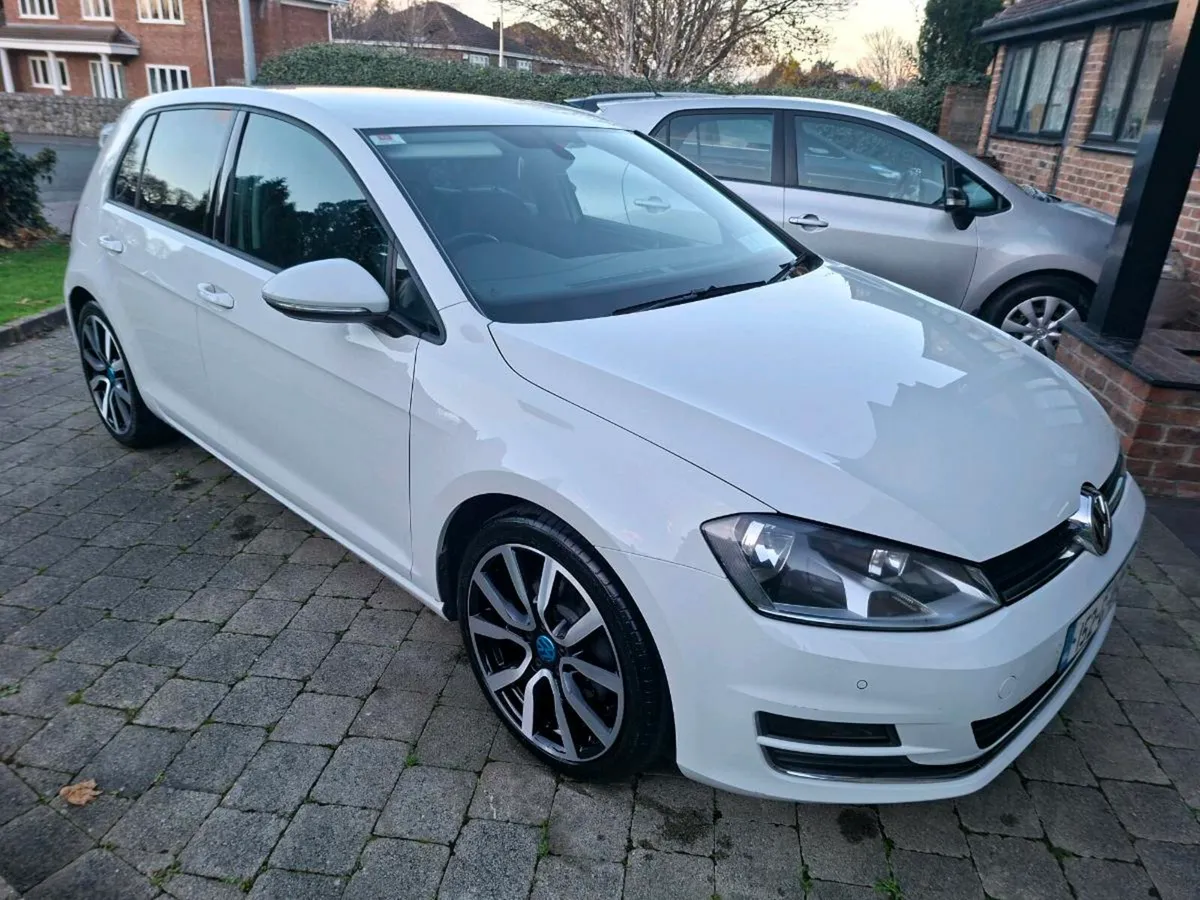VOLKSWAGON GOLF 2.0TDI GT AUTO 2015 STUNNING - Image 1