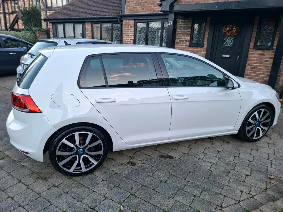 VOLKSWAGON GOLF 2.0TDI GT AUTO 2015 STUNNING - Image 2