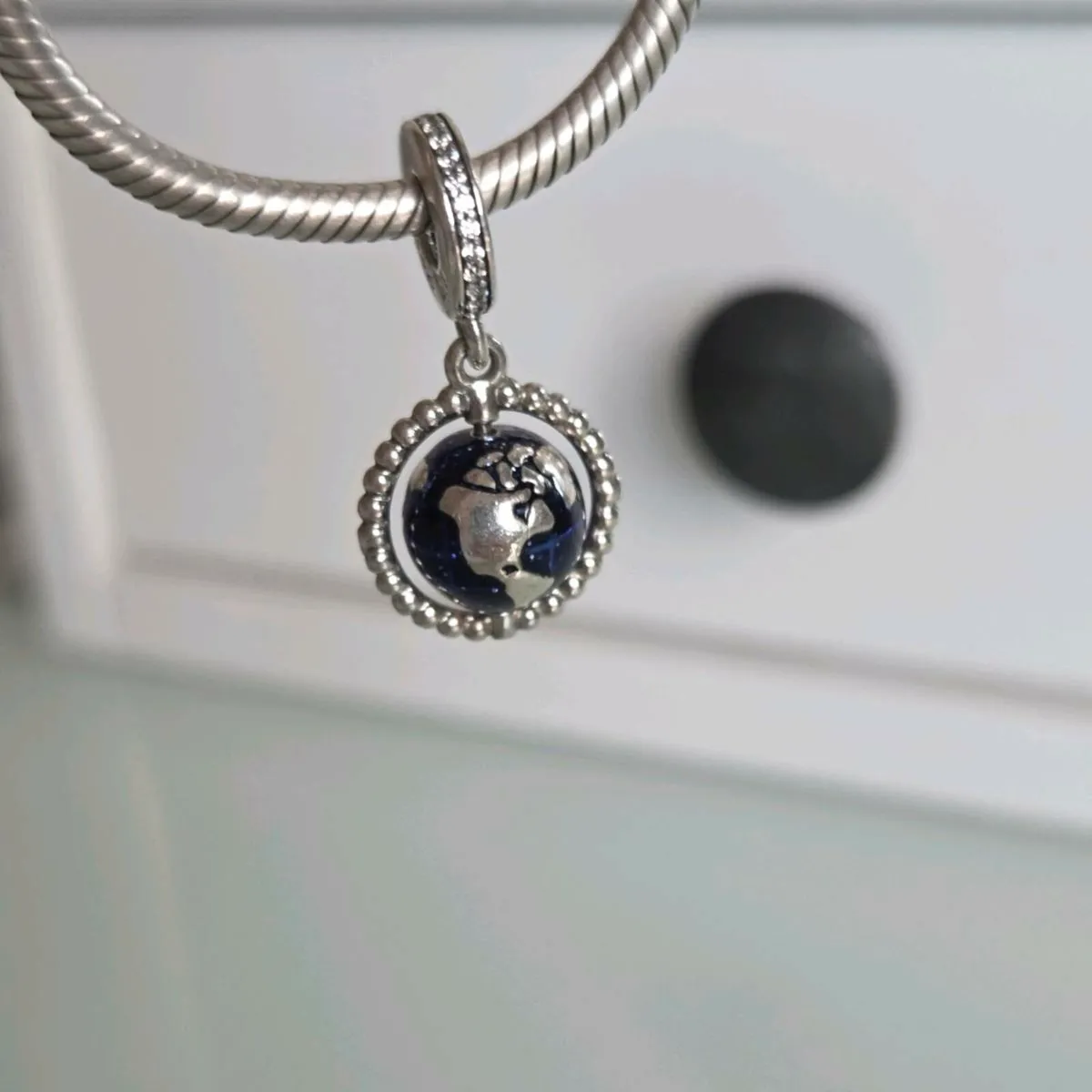 Pandora spinning globe dangle charm - Image 1