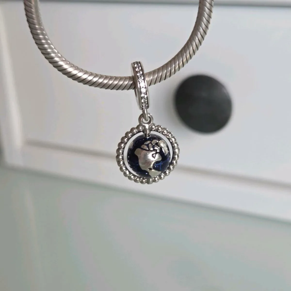 Pandora spinning globe dangle charm - Image 2