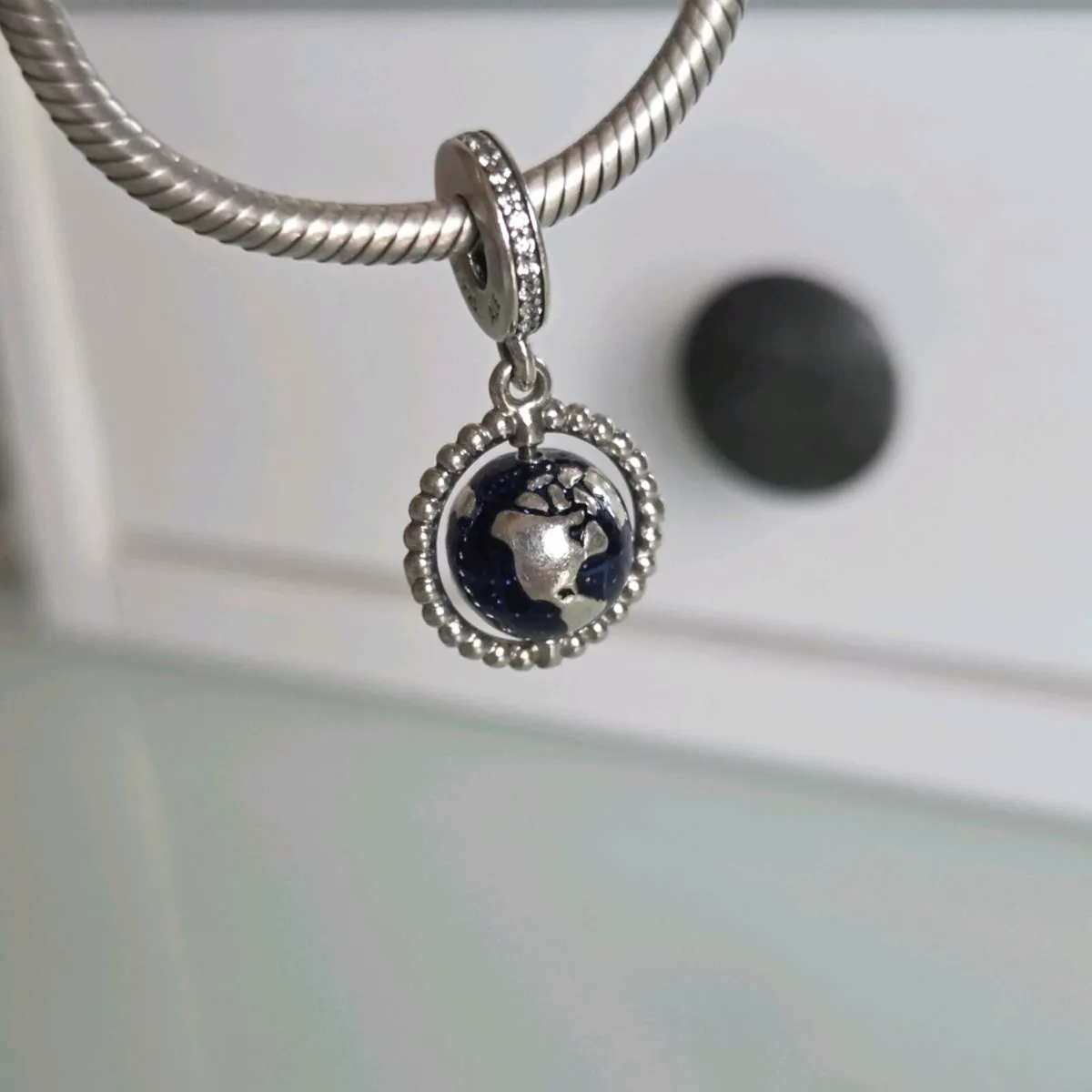 Pandora spinning globe dangle charm - Image 3