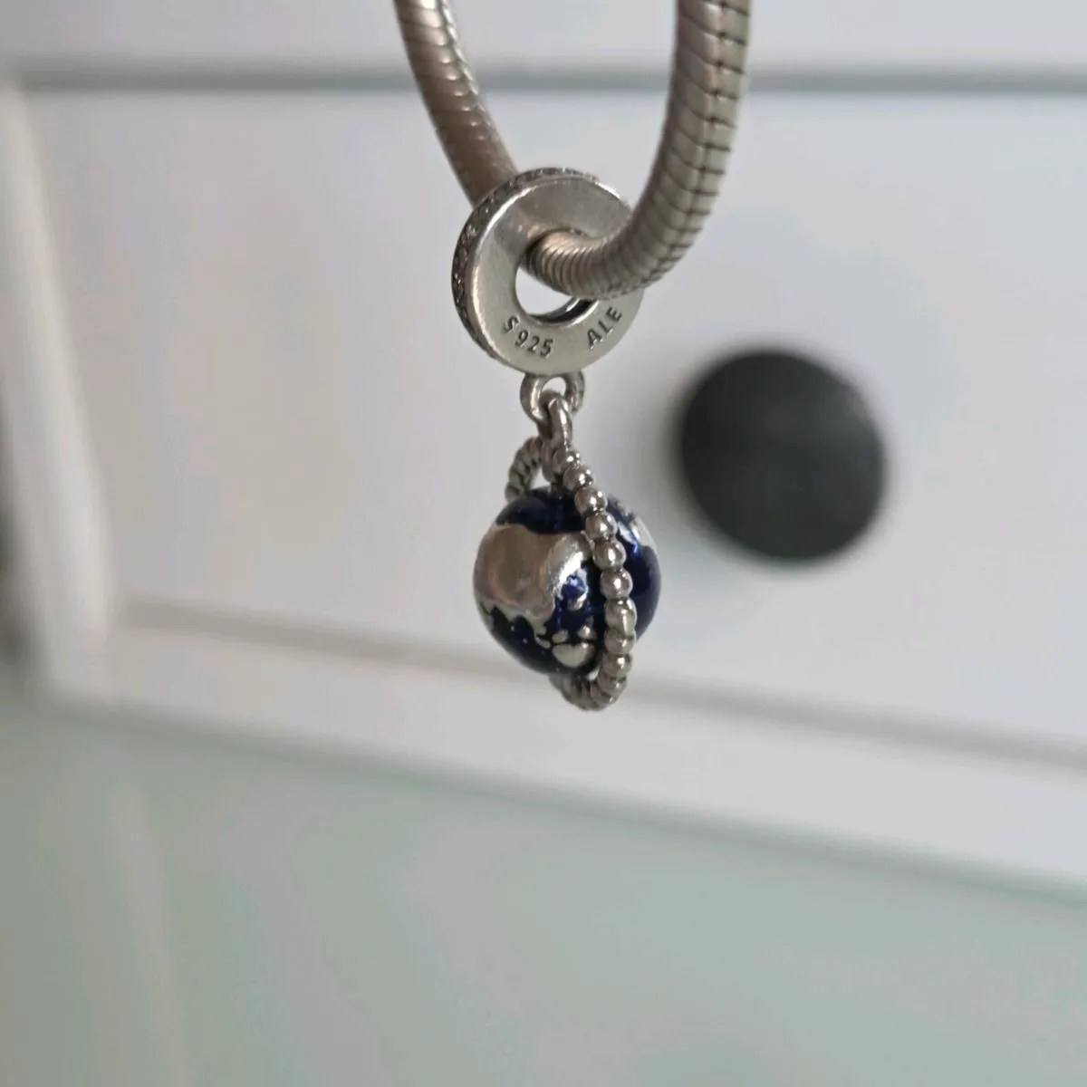 Pandora spinning globe dangle charm - Image 4