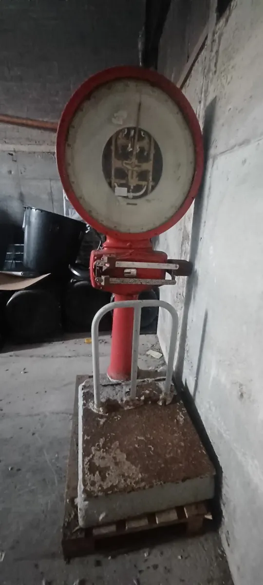 AVERY WEIGHING SCALES - Image 2