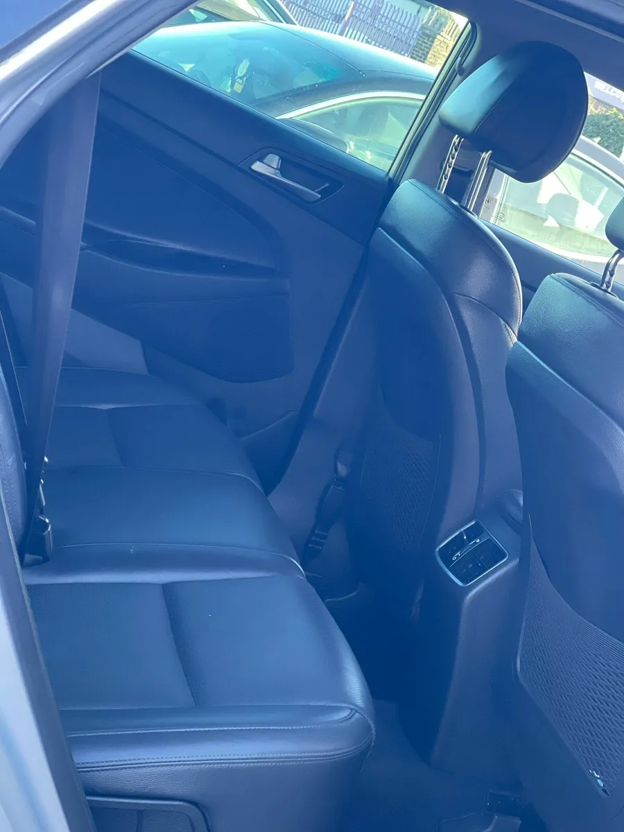 HYUNDAI TUCSON SUV PETROL 2018 - Image 2