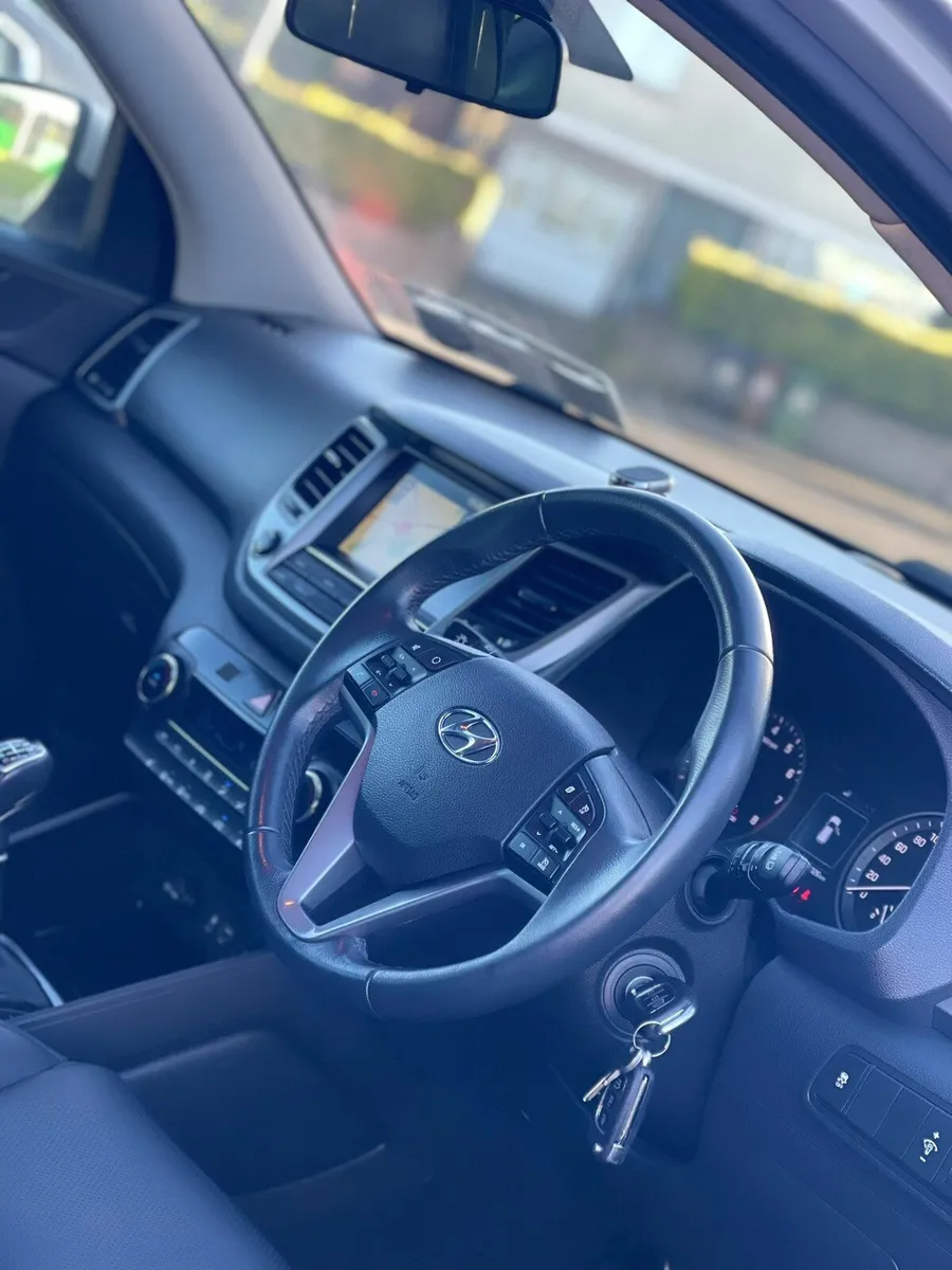 HYUNDAI TUCSON SUV PETROL 2018 - Image 3