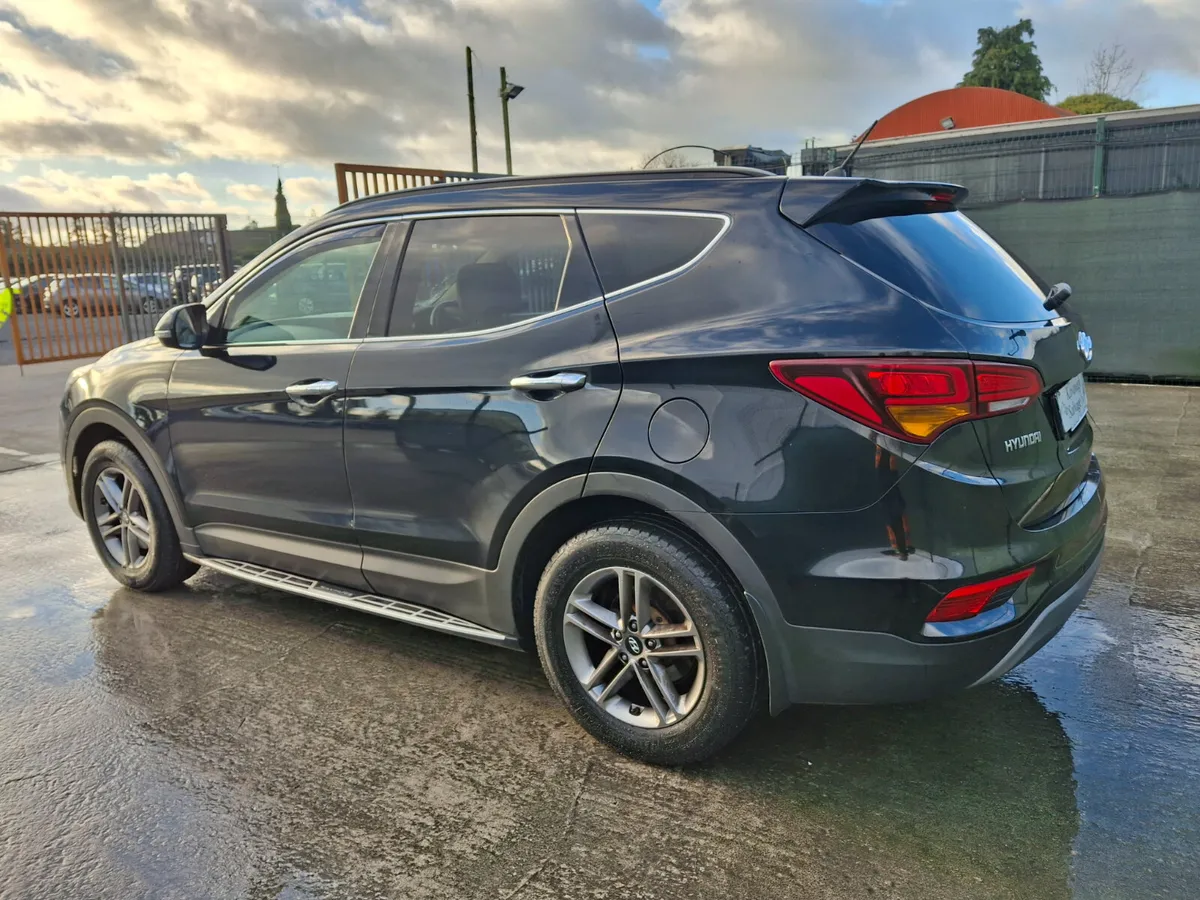 *2018 Hyundai Santa FE  7 Seater  4x4 - Image 4