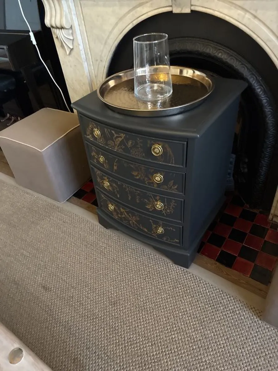 chest of drawers - Image 1