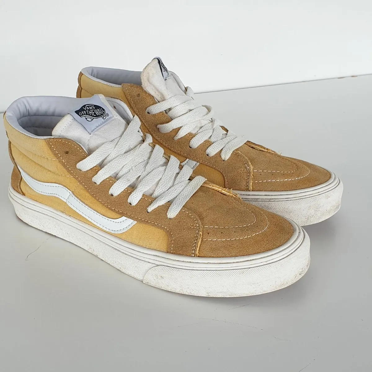 Vans hi top skate shoes size 7 EU 41 - Image 1