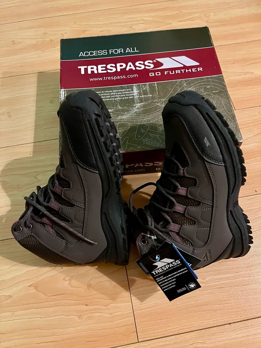 Hiking boots - Image 2