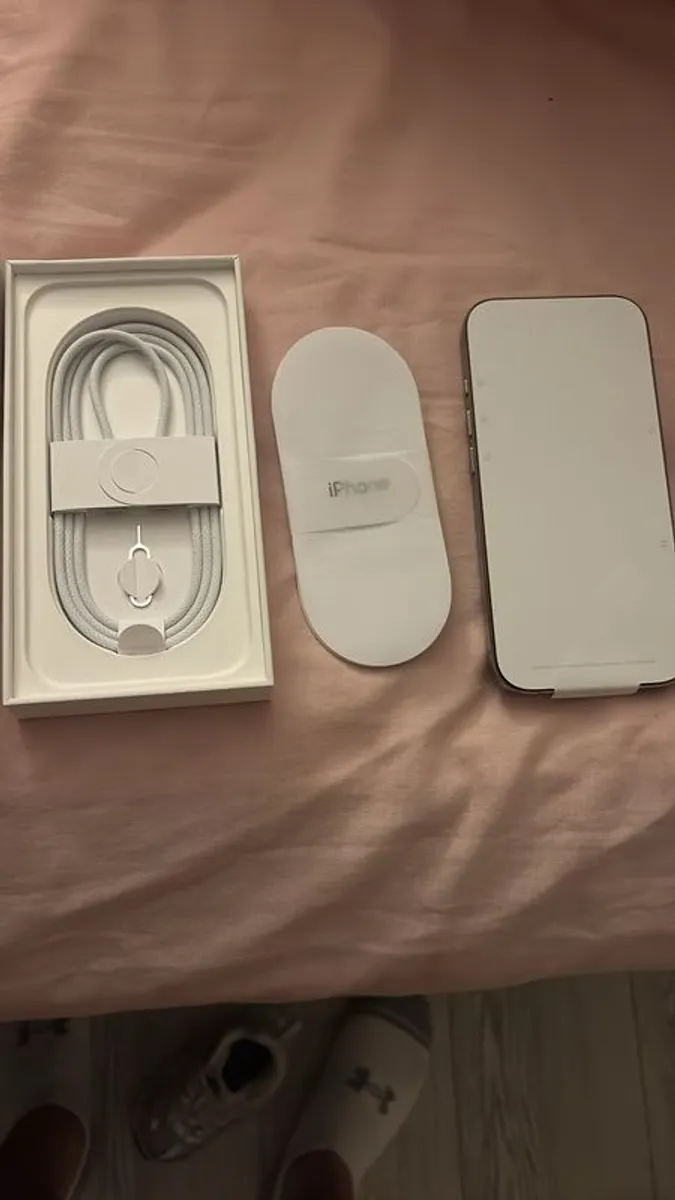 Iphone 16 pro new - Image 2