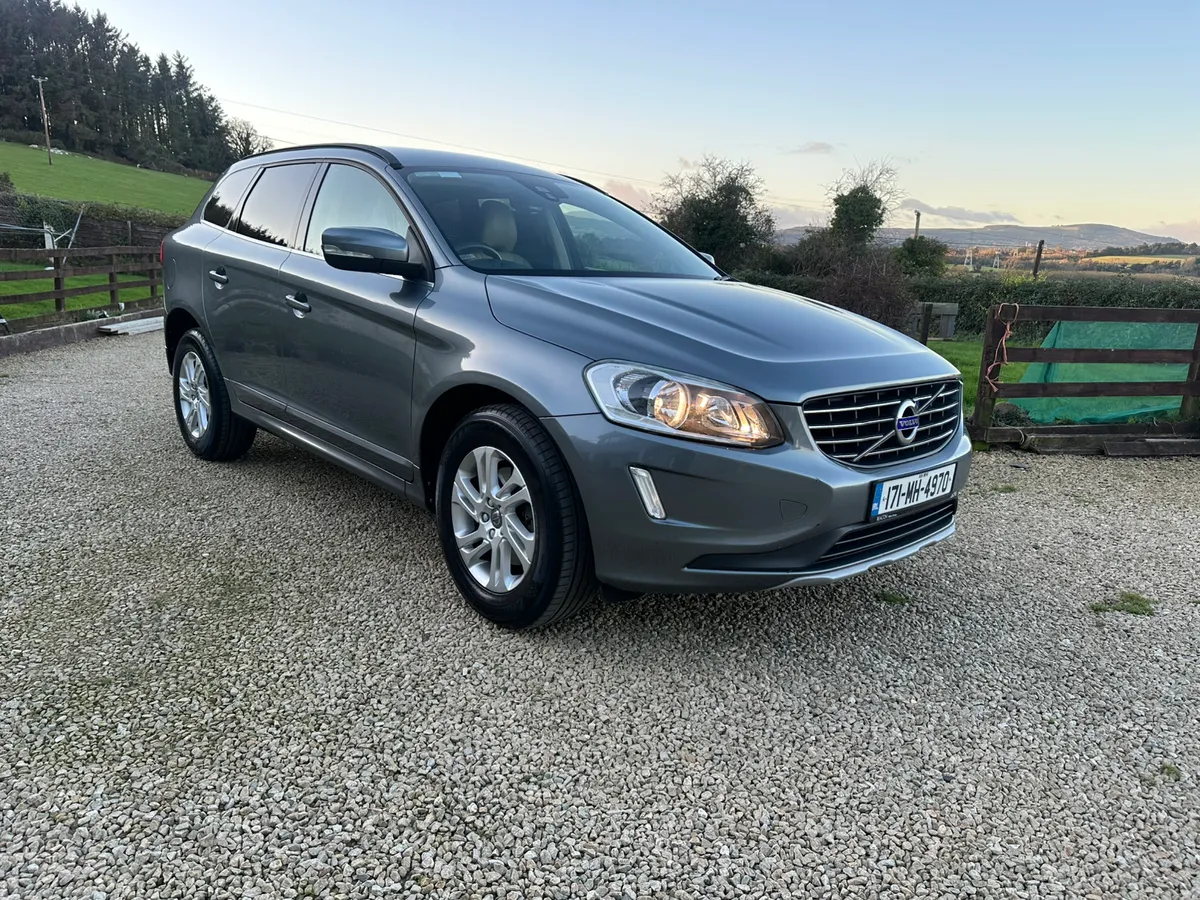 Volvo XC60 2.0D Manual D4 Lovely Jeep 2017 - Image 1