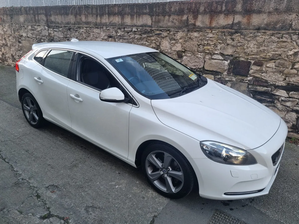 Volvo V40  Automatic 2014 - Image 3
