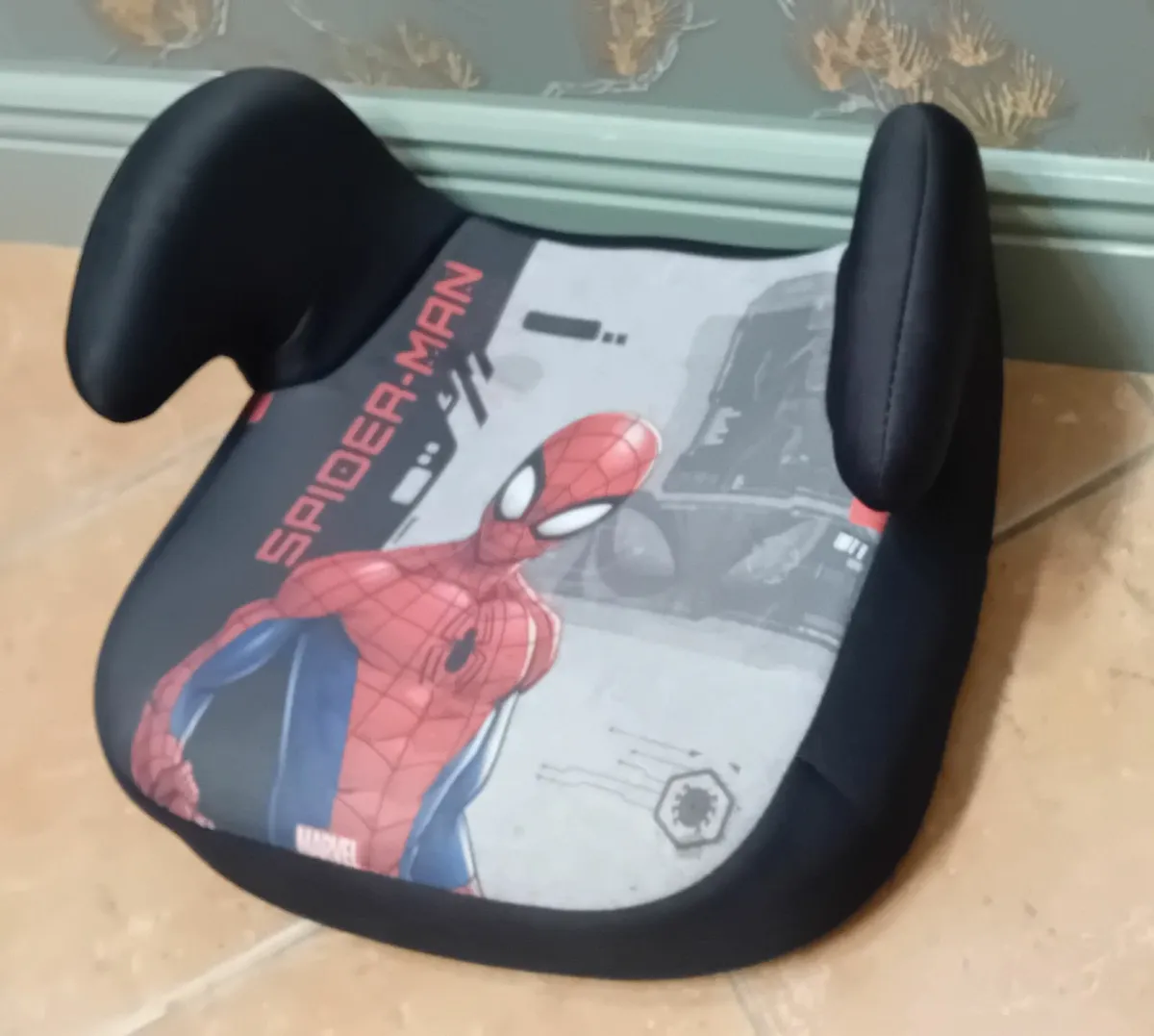 Child booster seat with spiderman - Image 1