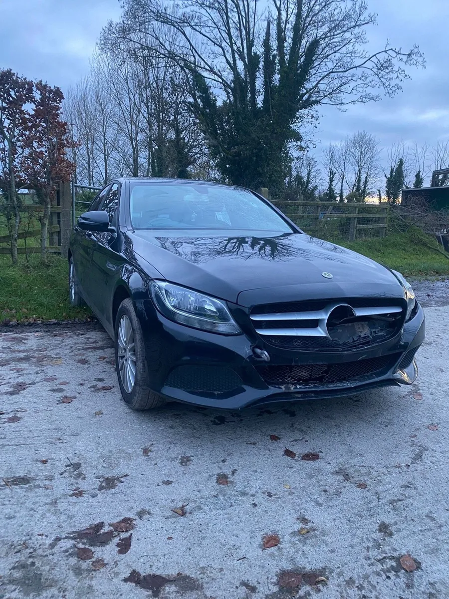 🟢2017 Mercedes C class C 200 breaking for Parts - Image 1