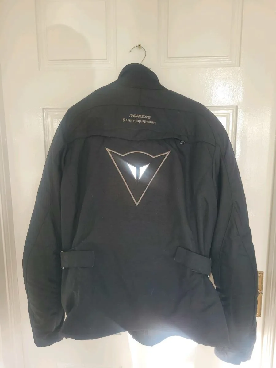 Motorcycle helmet and jacket - Image 4