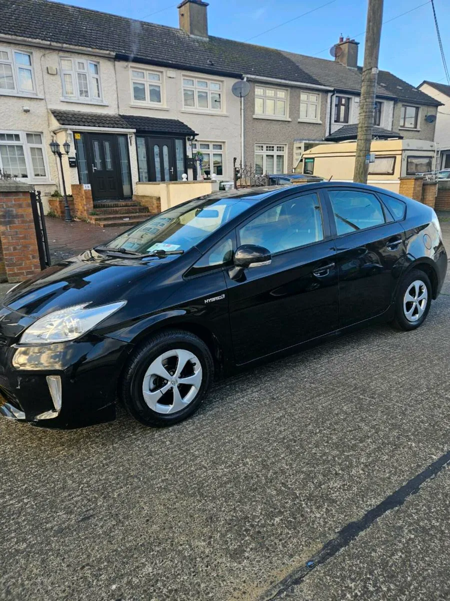 Toyota prius 1.8 hybrid 2014 - Image 1
