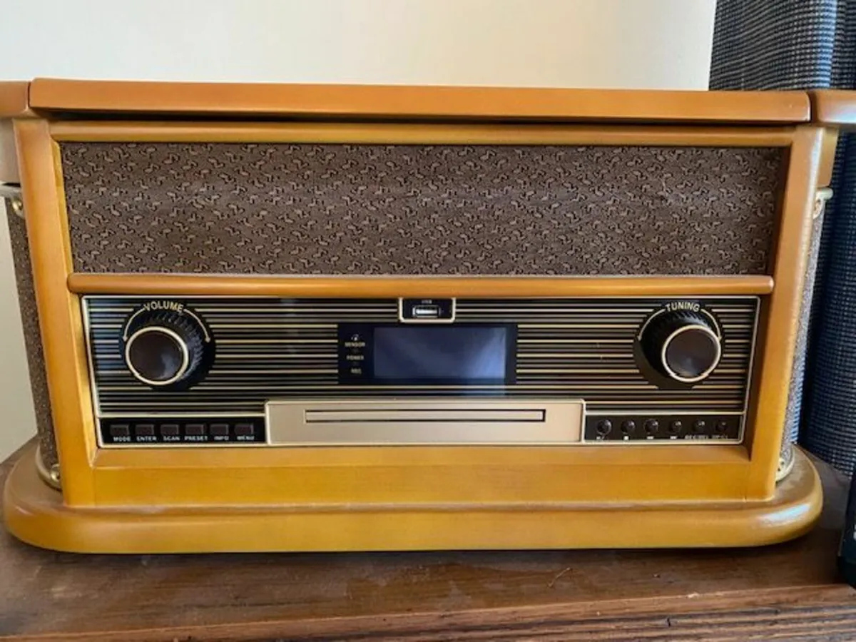Retro CD/turntable/radio - Image 2