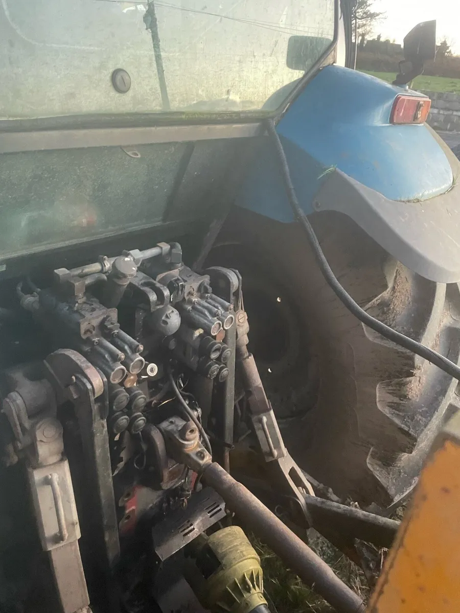 New Holland 8360 - Image 4
