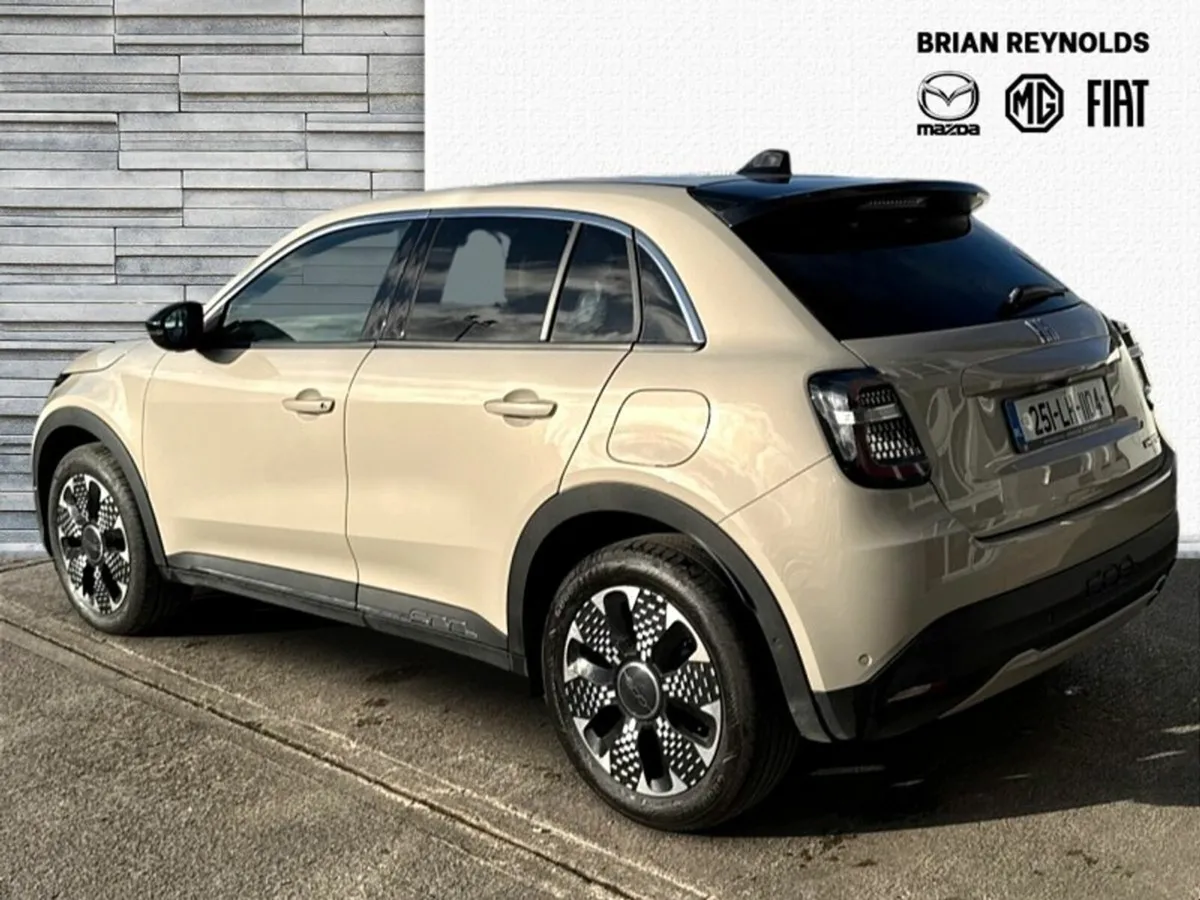 Fiat 600 La Prima 1.2 100hp Hybrid Auto eDCT 6 - Image 4