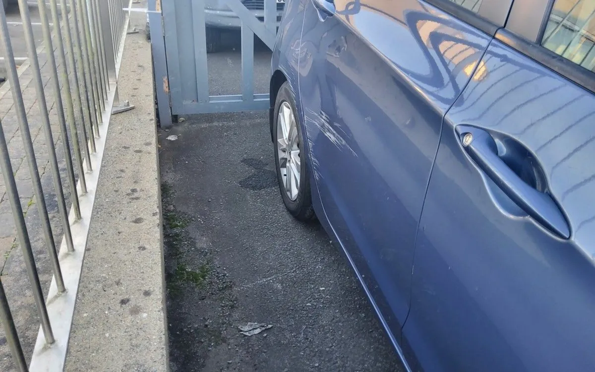 Hyundai i30 1.6 Diesel Deluxe - Image 3