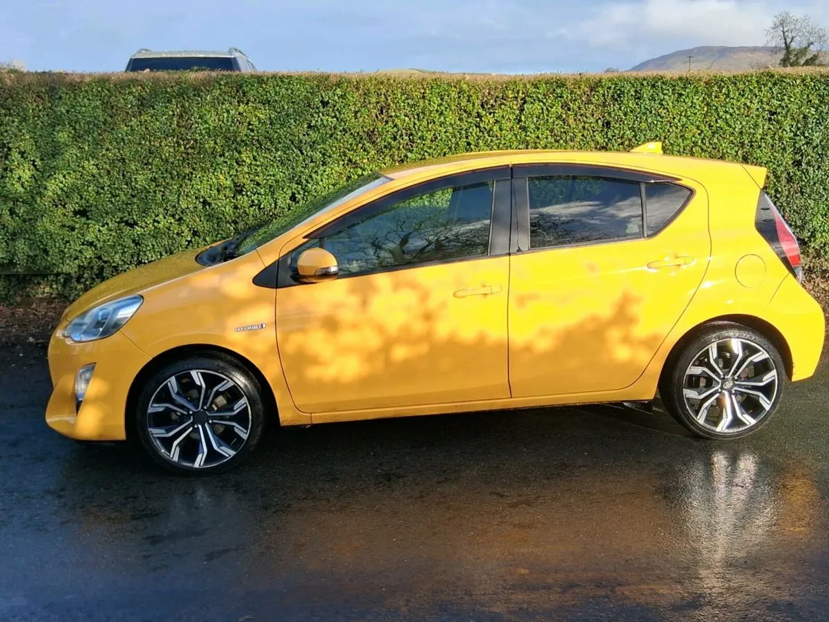 TOYOTA AQUA, HYBRID, MINOR DAMAGE, DRIVE HOME - Image 3