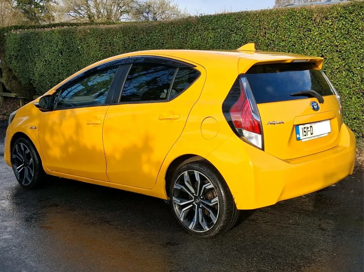 TOYOTA AQUA, HYBRID, MINOR DAMAGE, DRIVE HOME - Image 4