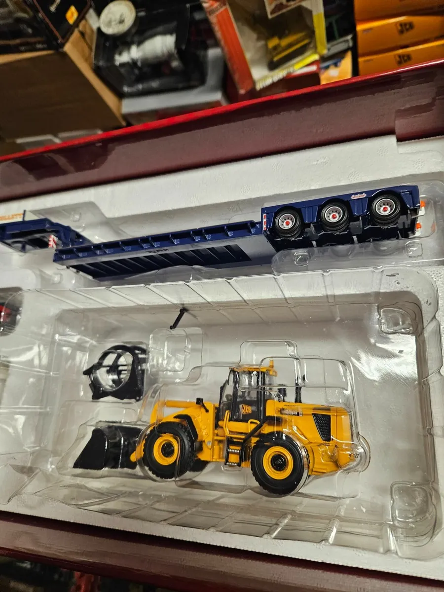 Corgi MAN Tractor Unit King Trailer & Loader Load - Image 3