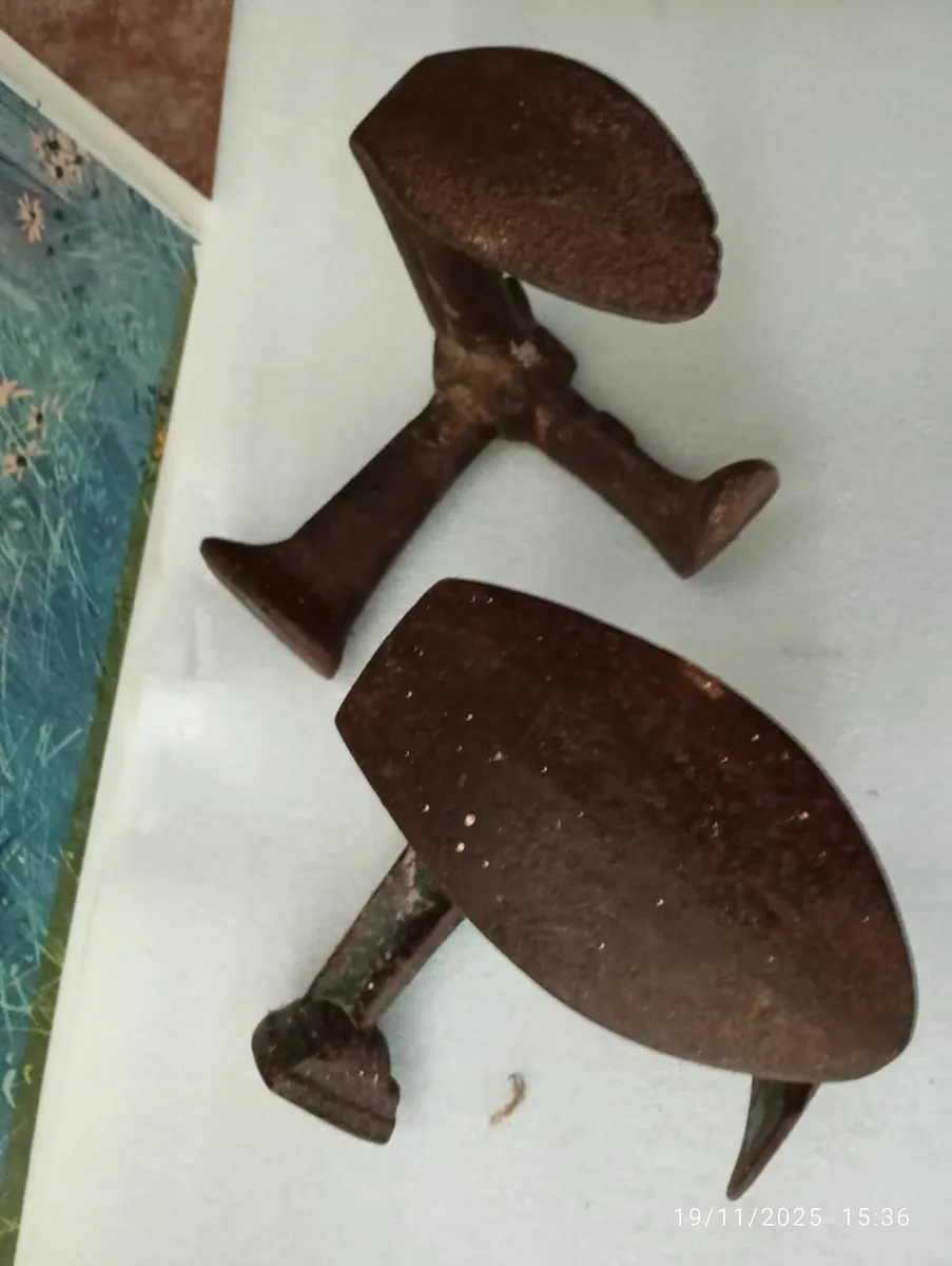 Vintage cast iron cobbler's anvil/ shoe last. - Image 1