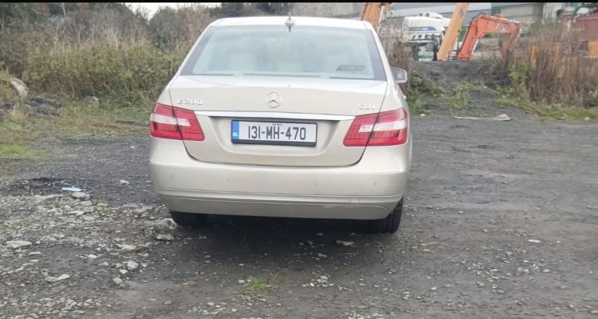 Mercedes-Benz E-Class 2013 - Image 2