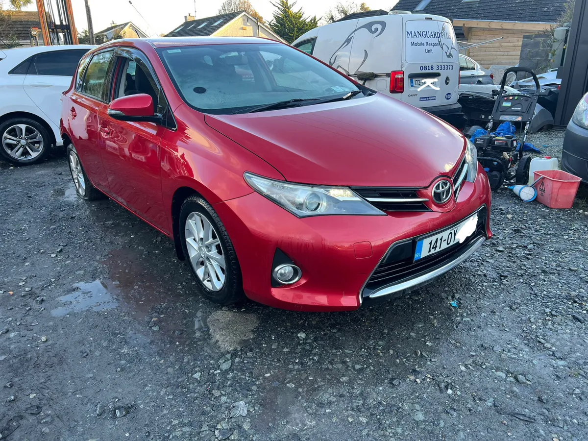 2014 Toyota Auris 1.4 D4D driving - Image 1