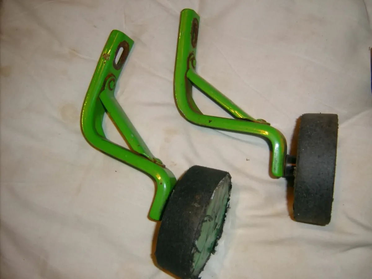 Kids bicycle trainer wheels - Image 1