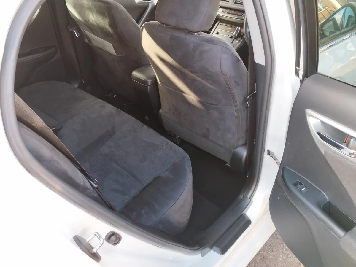 Lexus CT 2012 - Image 2