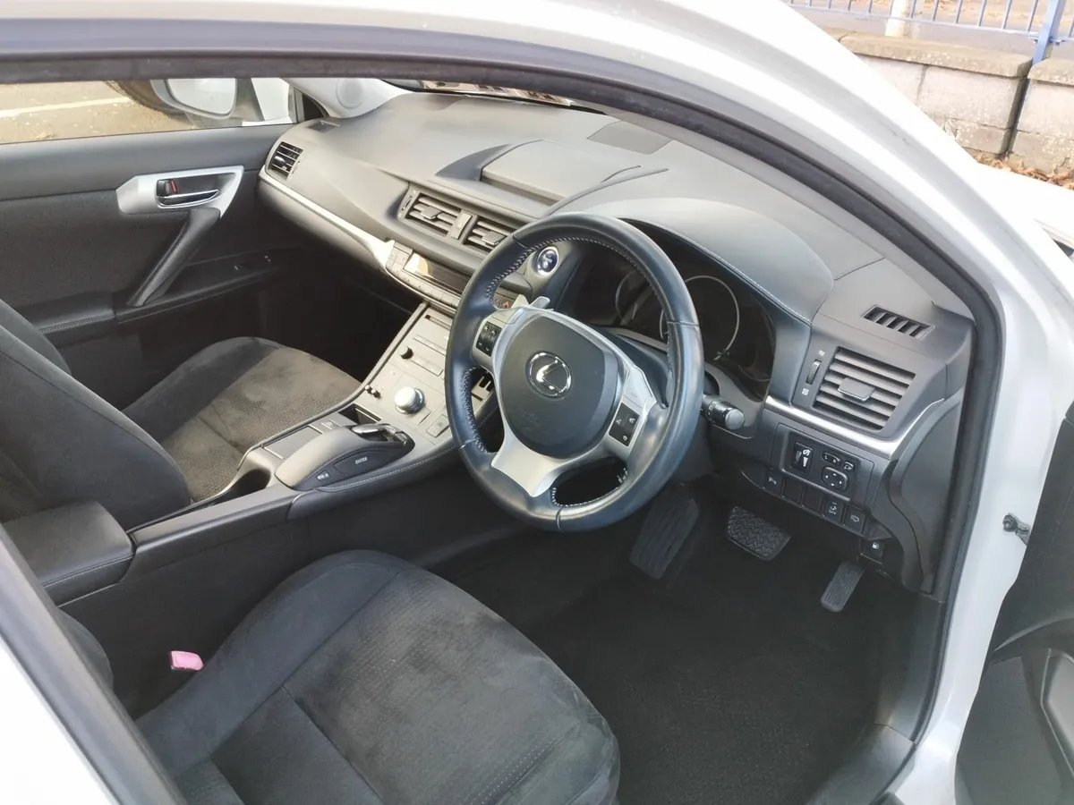 Lexus CT 2012 ONLY 73000 miles - Image 3
