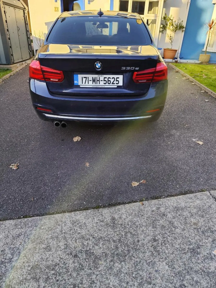 BMW 330e - Image 4