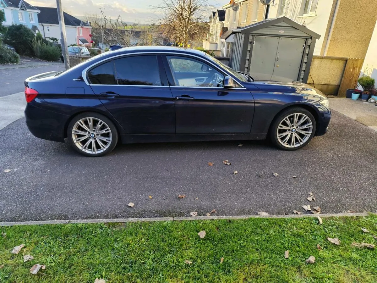 BMW 330e - Image 1
