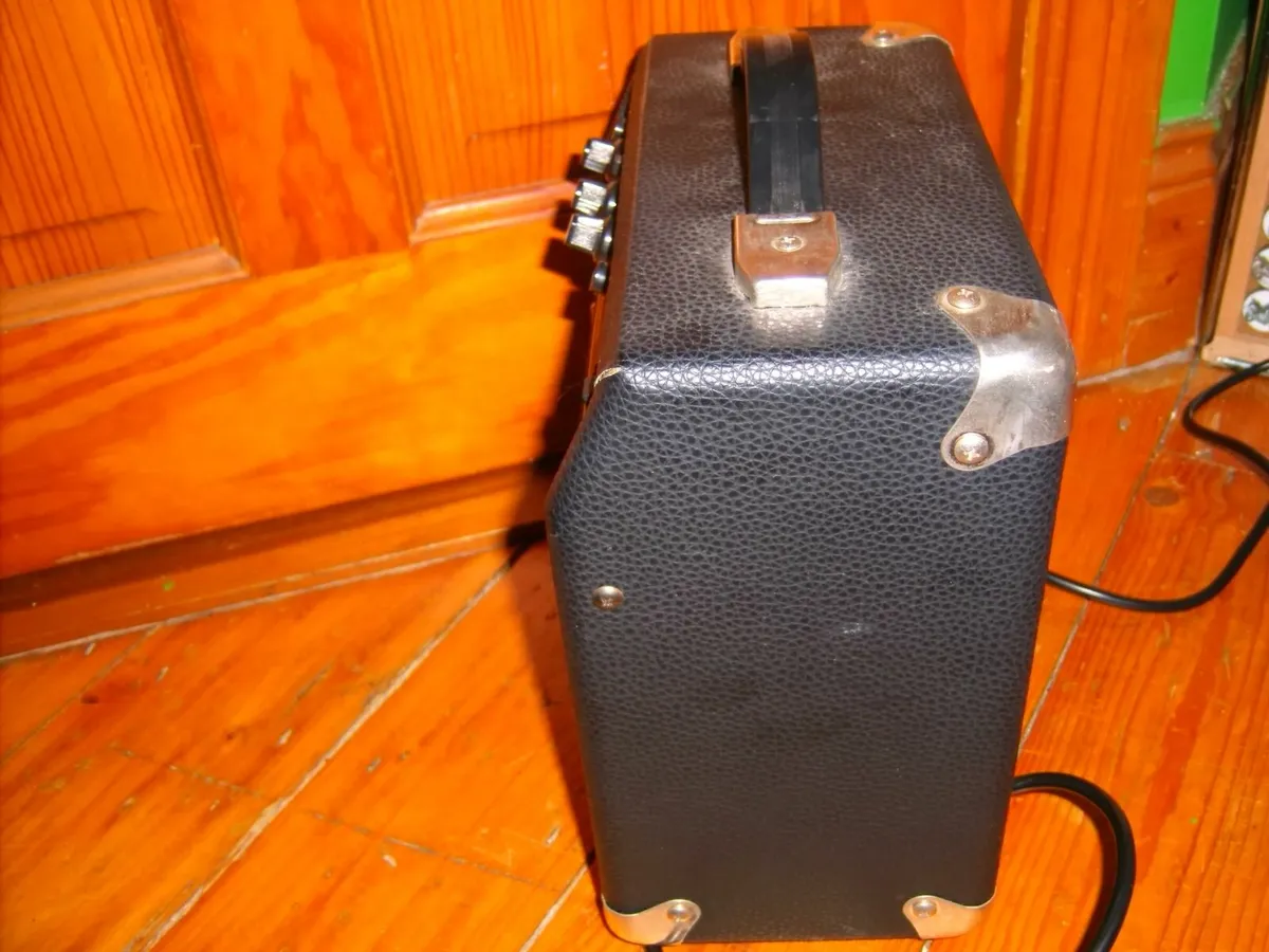 Squier speaker - Image 4