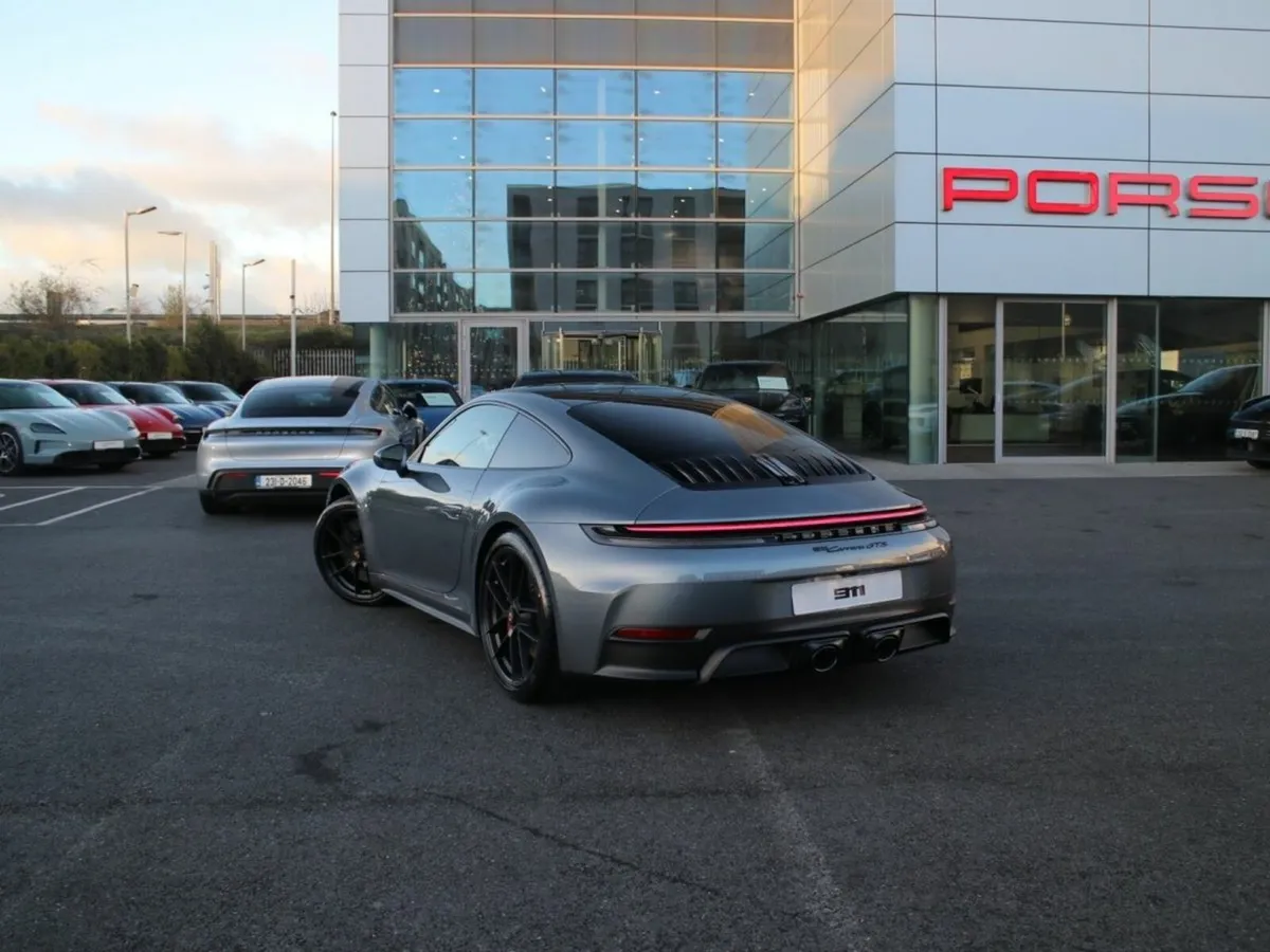 Porsche 911 Carrera GTS - Image 2