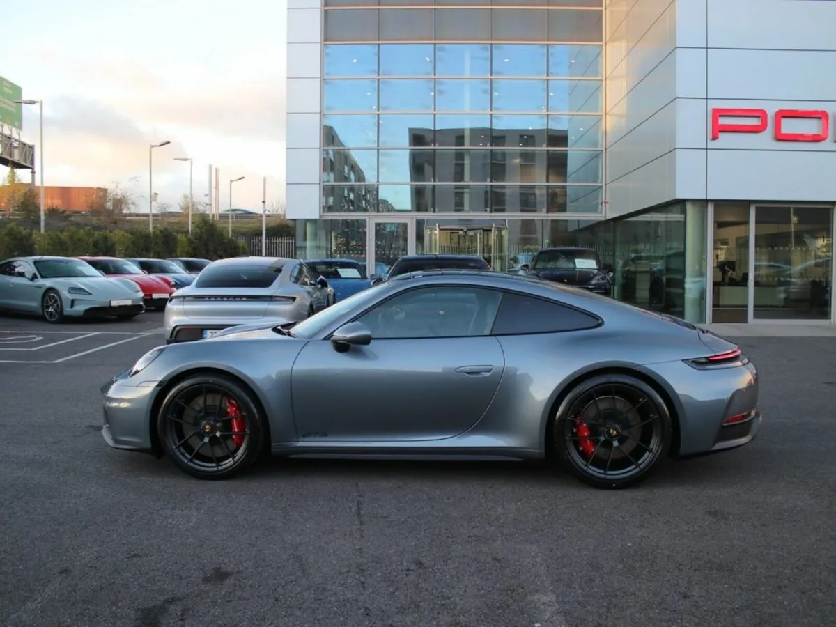 Porsche 911 Carrera GTS - Image 3