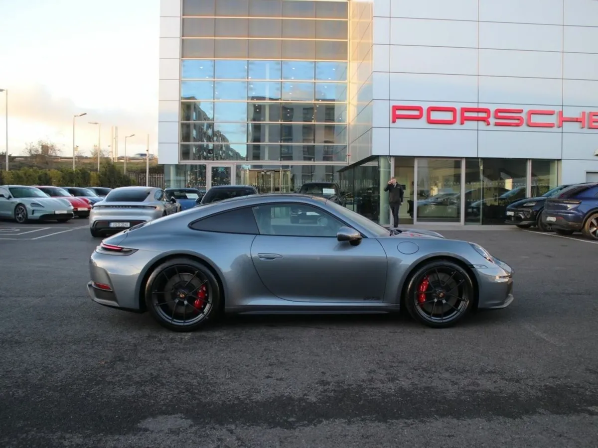 Porsche 911 Carrera GTS - Image 4