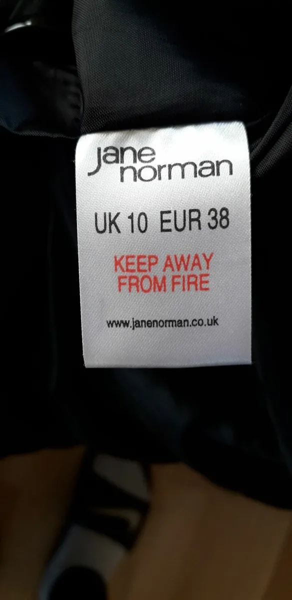 Coat- Brand Jane Norman - Image 2