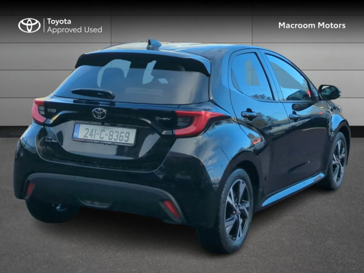Toyota Yaris BLACK FRIDAY SALE! YARIS HYBRID 1.5 L - Image 2