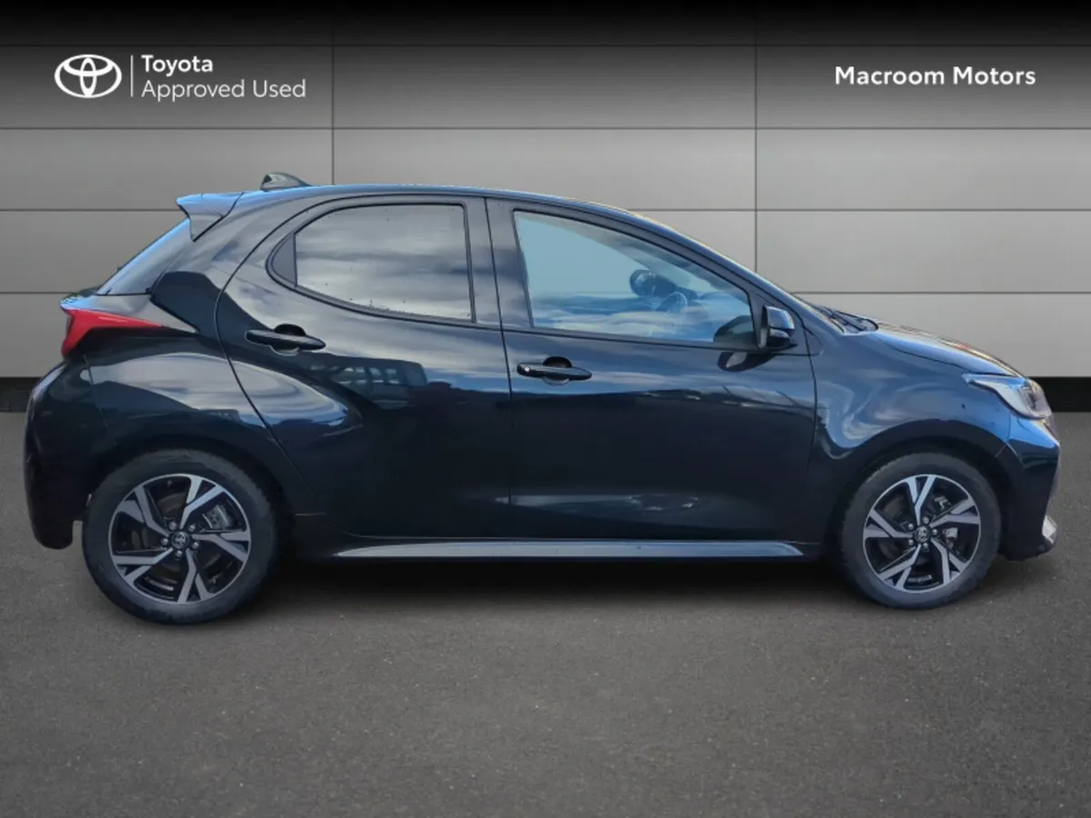 Toyota Yaris BLACK FRIDAY SALE! YARIS HYBRID 1.5 L - Image 3