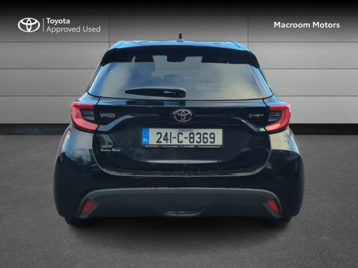 Toyota Yaris BLACK FRIDAY SALE! YARIS HYBRID 1.5 L - Image 4