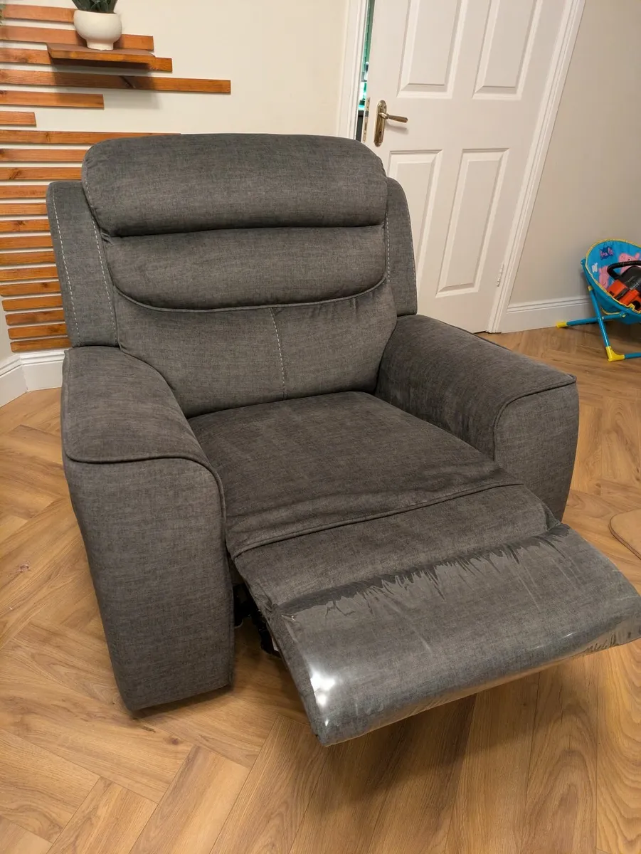 Armchair Recliner - Image 2