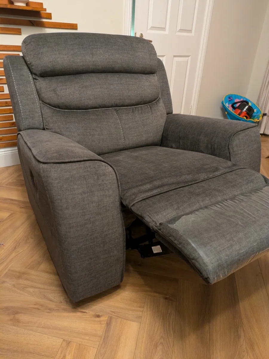 Armchair Recliner - Image 3