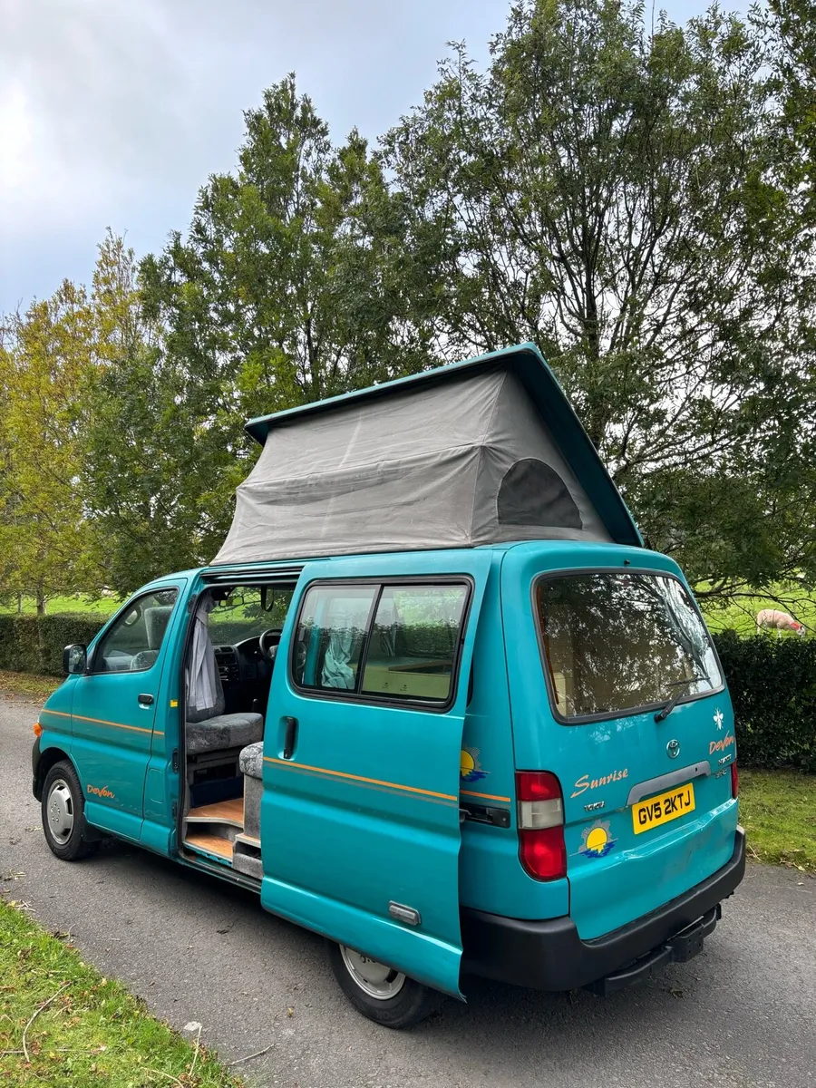 Toyota Hiace 2.5 D4D Devon 2 Berth pop up roof - Image 3