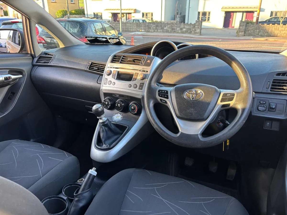 Toyota Verso  7 SEATER  2.0 DIESEL - Image 4