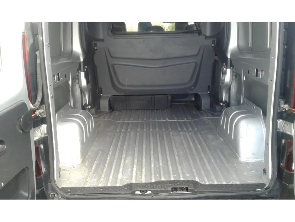 Nissan NV300 LWB 120 SV CREW CAB 4DR - Image 4